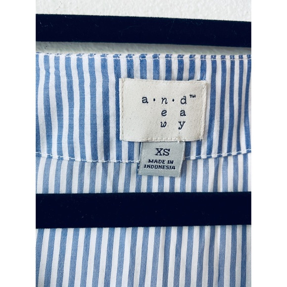 V neck cropped top - Picture 4 of 4